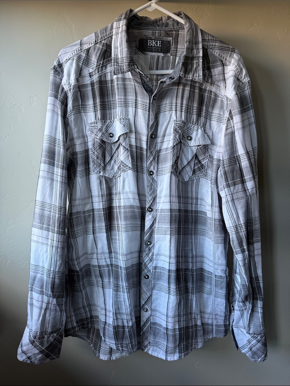 BKE Men's Black & Gray Plaid Button-Down Shirt